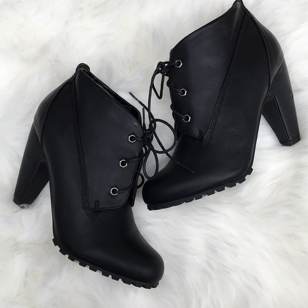 NWB Bamboo Black Lace Up Booties Size 10